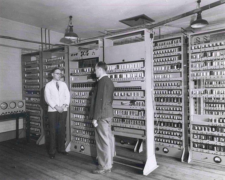 Maurice Wilkes EDSAC Electronic Delay Storage Automatic Calculator kjørte første program