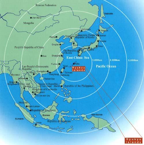 I den samme perioden har det vært en vesentlig påvirkning utenfra, hovedsakelig fra Kina. Okinawa tilhører Japans sørlige kjede av øyer, kalt Ryukyu øyene, som strekker seg over ca. 1.