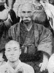 Dette er også grunnen til at mange karatestiler fra Okinawa fører opp gamle Pechin mestre i sitt slektstre.