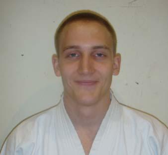 2013/2014 Daniel Sønstevold, 3. dan (født 1987) Daniel har trent karate siden 2000. 1. Dan 2008 2. Dan 2010 3. Dan 2014 Daniel trente først i klubben fra 2000 2003. Han kom tilbake til klubben i 2008.