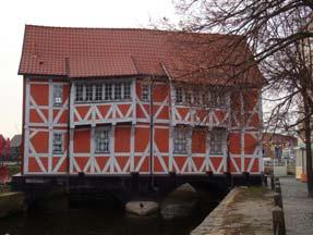 Wismar er en gammel havneby, med flere flotte husfasader og gamle kirker.