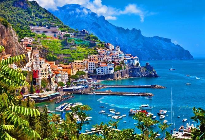 Under sen-middelalderen var dog Amalfi en av de fire store italienske sjøfartsbyene, med en befolkning på nesten 200.000 mennesker.