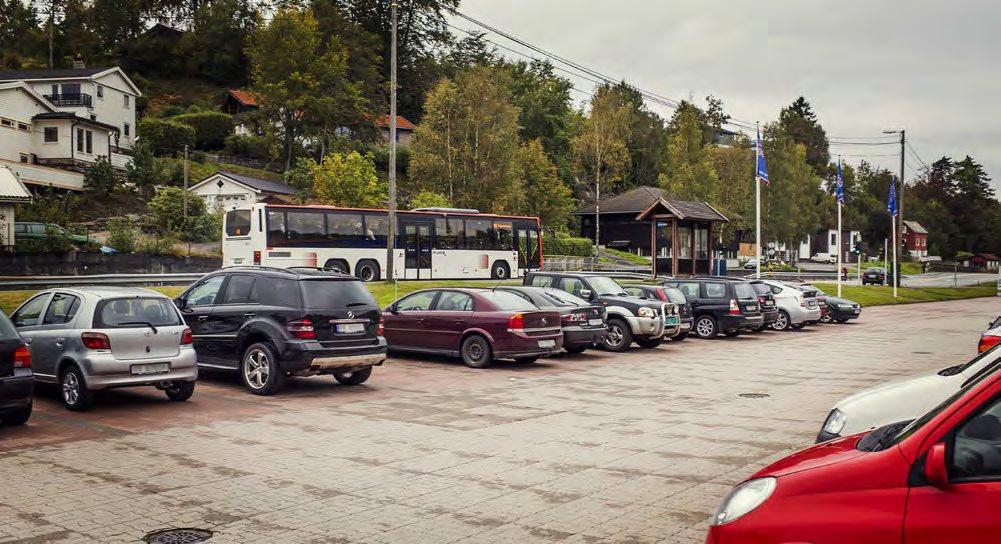 Hordaland fylkeskommune Strategi for innfartsparkering 13 Sambruksanlegg kan etablerast der det er reelt behov for innfartsparkering (ikkje berre senterparkering) og reell gevinst som følgje av