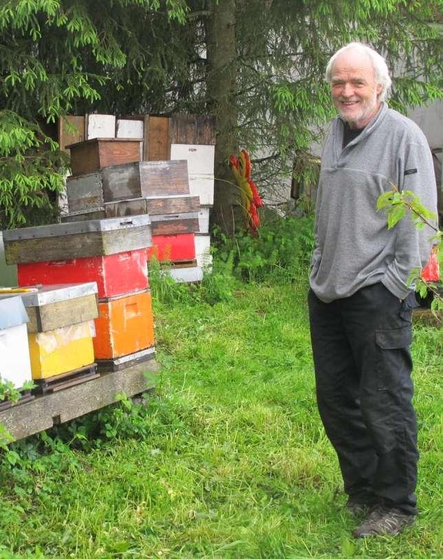 Jeg har tenkt litt på denne mannen Han arrangerer samlinger i biehuset sitt. De har aldri noe program.