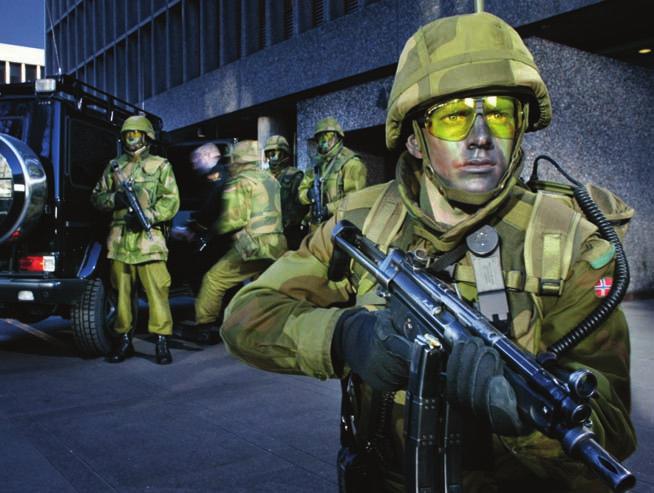 Soldater fra HMKG trener på vakt og eskortetjeneste. (Foto: Torgeir Haugaard).