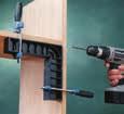 5- سر زهوارهای چوبی را با چوبسای و سوهان گرد کنید تا اندازۀ قطعات برابر با 155 میلیمتر شود. بیشتر بدانیم گیره و میز کار- هنگام کار برای جلوگیری از حرکت قطعه کار میتوانید آن را به گیره ببندید.