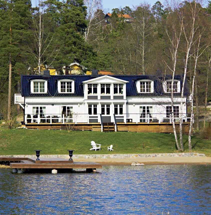 FØR EN LITEN BIT AV NEW ENGLAND Dette huset blir av sine eiere beskrevet som et prosjekt. Det begynte med et sommerhus og endte som en villadrøm med tydelig inspirasjon fra New England.