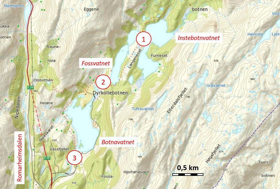 VANNFOREKOMSTER I LINDÅS De tre innsjøene ved Dyrkollbotn i Romarheimsdalen ble prøvetatt 20.oktober 2015, og det ble samlet inn vannprøver i utløpet av innsjøene (figur 1).
