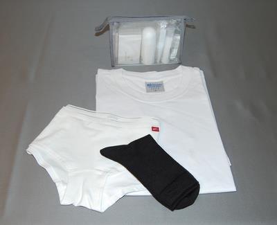 Shuttlepack for Women & Men Item no: SHUTTLED / SHUTTLEH WOMEN: Contains boxer shorts size M.