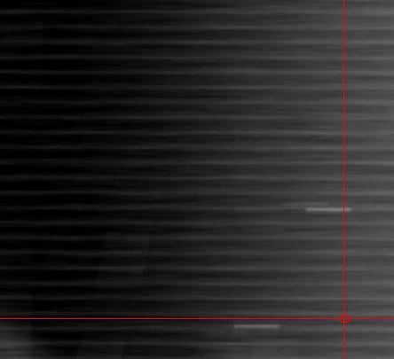 33 a) Bildet til venstre viser utsnitt fra et homogent området med lite signal-til-støy forhold fra SAR bilde.