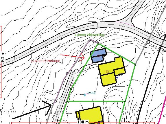 Kartskissen over viser Kjørvens eiendom, eiendomsforholdene rundt og snuplassen hvor klager ønsker at omlagt gangveg kobles til Piperveien. 1.