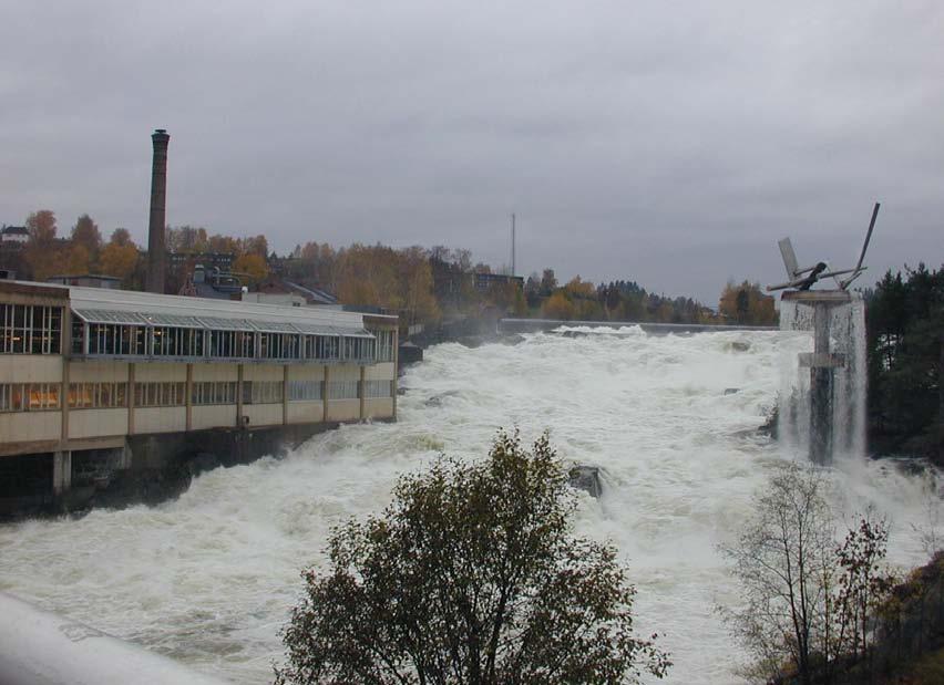 Bilde 3 Storelva i Hønefoss 16 oktober 2000,