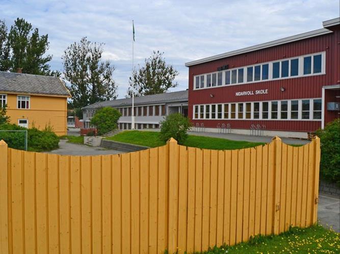 Nidarvoll skole - et godt sted å lære Jan Tilset Larsen Ole