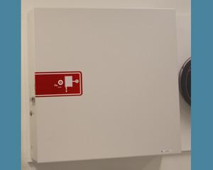 rannpost type III Termo Slangetroel med skap, isolert og utstyrt med 200W termostat-regulert varmeelement.