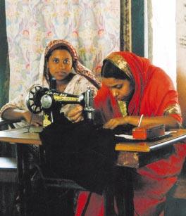 Bangladesh har en eksportindustri som gir et stort antall kvinner arbeid og inntekt. Foto: Sissel Svendsen/Krigsropet ner i Nigeria ble arrangert i Oslo i 2001.