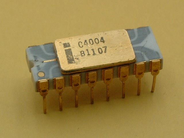 Datateknikk 10 Den første kommersielle elektroniske CPU en på en chip er Intel 4004, fra 1971.