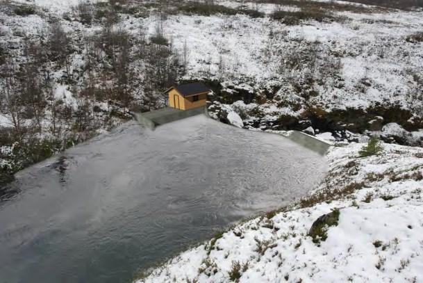 Rørstrekninga vert om lag 25 m og kan leggast i samband med vegen til inntaket. Ved inntaket er det planlagt ein fem meter høg og 20 meter lang betongdam i boge. Neddemt areal vil bli ca. 400 m2.