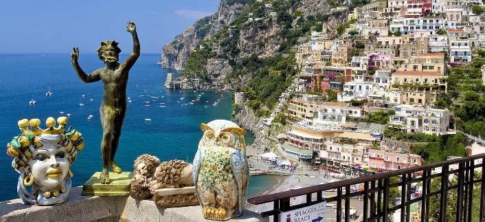 4 vakreste kystbyer. De som ikke vil gå kan ta bussen. Lunsjpakken spiser vi i Positano. Middag på hotellet.