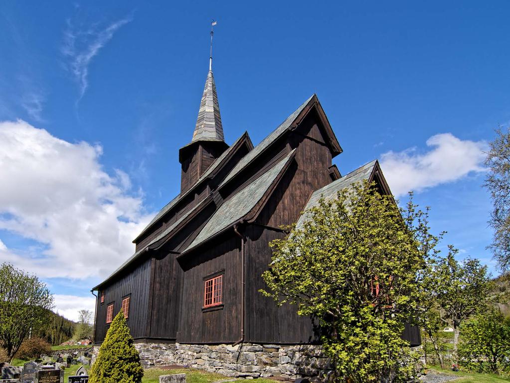 Kyrkja: Etter istandsetting. Foto: Dagfinn Rasmussen Riksantikvarens arkiv. Høre stavkyrkje BYGNINGSBESKRIVING Høre stavkyrkje daterast til omkring 1180.