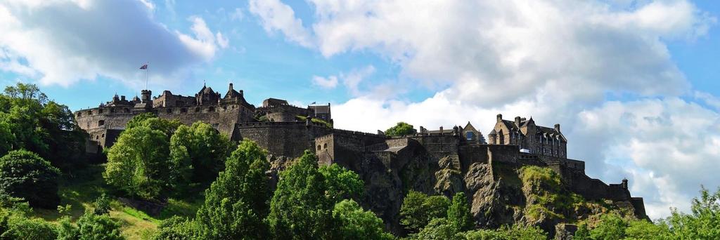Det er den største byen i Skottland og definerer seg ofte som den egentlige hovedstaden i den skotske delen av verden.