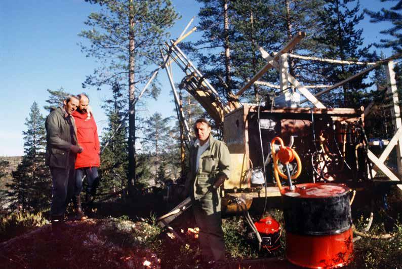 Moderne undersøkelser I 1986 boret Folldal Verk seg 120 meter ned i berget, rett under Synken for å finne ut hvor dypt den gullførende kvartsgangen gikk.