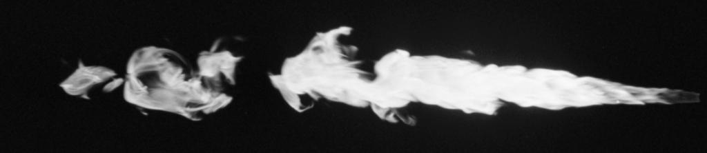 150 10 Turbulent forbrenning (a) 10000 (b) 13600 Figur 10.1: Foto av to turbulente, uforblanda flammer. Brenslet, aetylen, kjem ut av eit beint røyr med indre diameter 0,84 mm.