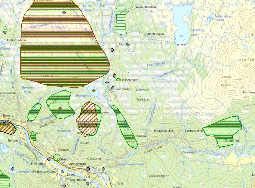 3 Kartet viser det som finnes av kartlagte naturtyper i området (grønnskraverte områder), utvalgte naturtyper (rødbrun skravert område nord på kartet) og verneområder (rødskravert område vest for