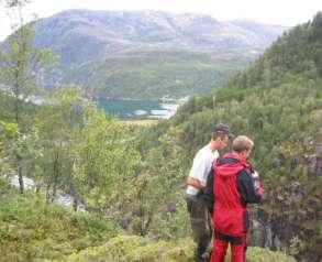 Utsikt mot munningsområdet til Lomsdalselva Videre oppstrøms for Stilla 5. Referanser Berg, M. 1964. Nordnorske lakseelver. Johan Grundt Tanum forlag. Oslo. 299 s. Olsen, L. 1983.