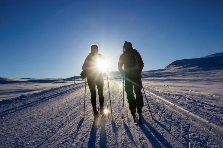 HALLINGSKARVET LANGRENNSTUR GEILO - USTAOSET Nyt en heldags guidet langrennstur på fjellet! Langrennsturen går fra Geilo - Hallingskarvet - Ustaoset eller motsatt vei. Hallingskarvet er en ca. 35 km.