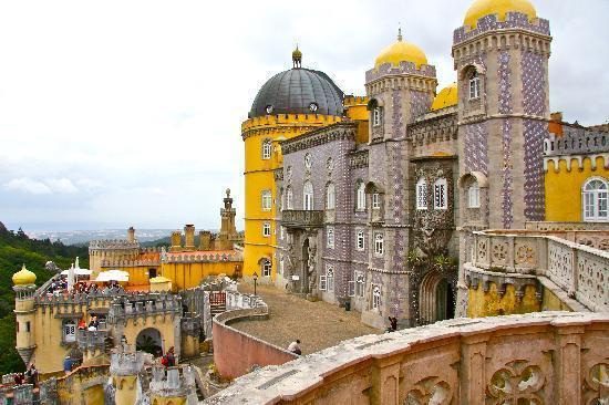 Dag 2 Sintra & Pena Palace, Cabo da Roca og Cascais (F, L, M) En rolig morgen på hotellet før vi reiser til Sintra for lunsj på det ærverdige og romantiske Lawrence Hotel.