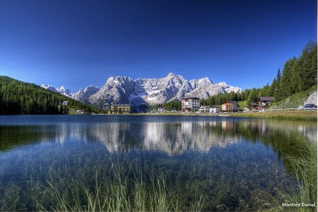 Misurina-innsjøen oppe i Dolomittene Cortina d/ampezzo Søndag 25.juni: Heldagsutflukt til bl.a. Bolzano I dag skal vi besøke Bolzano (Bozen på tysk), men vi starter utflukten med en tur med Rittner svevebane (Funivia del Renon).