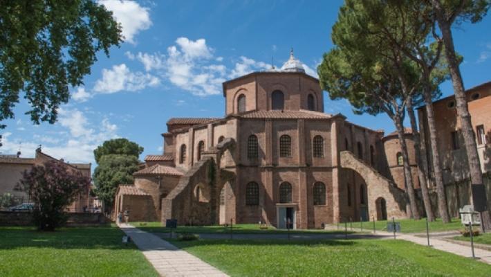 Basilica di San Vitales berømte mosaikker er en opplevelse. Galla Placidias mausoleum (15.