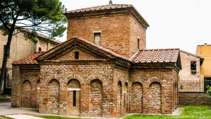 Galla Placidia mausoleet og St Vitale kirken i Ravenna. Museo Internazionale delle Ceramiche (19.