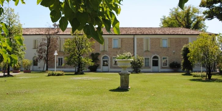 Hotel Villa Roncuzzi Imola (40.