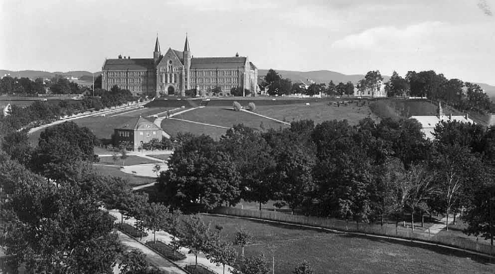 CAMPUSUTVIKLING VED NTNU I ET HISTORISK PERSPEKTIV Gløshaugen Den første etableringen av egen campus for NTNU skjedde ved opprettelsen av NTH i 1900, hvor Gløshaugen ble utpekt som tomt.