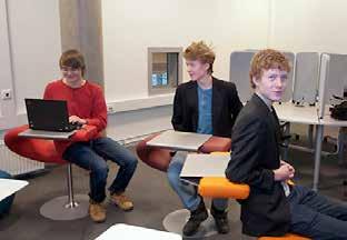 Charlottenlund videregående skole har tatt i bruk ny teknologi i moderne klasserom.
