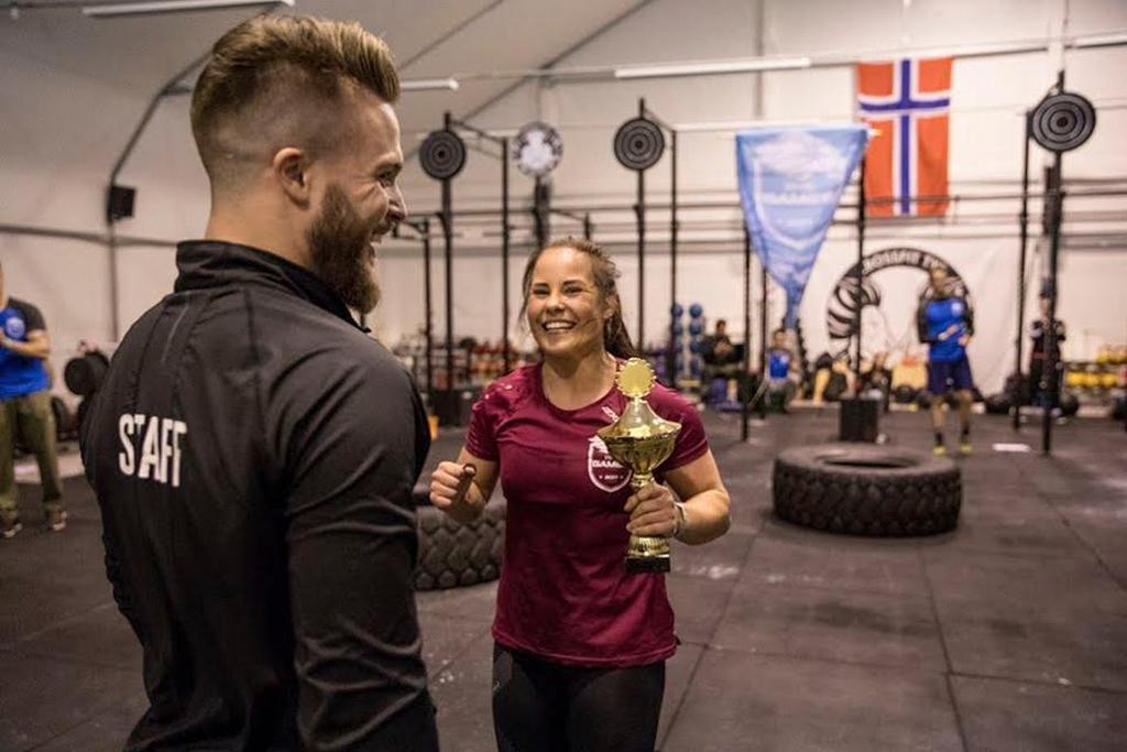 PHS GAMES 2017 Petter Levi Skogvang Vinner av kvinneklassen Sandra Reimertz. PHS GAMES 2017 Den 24. 25.