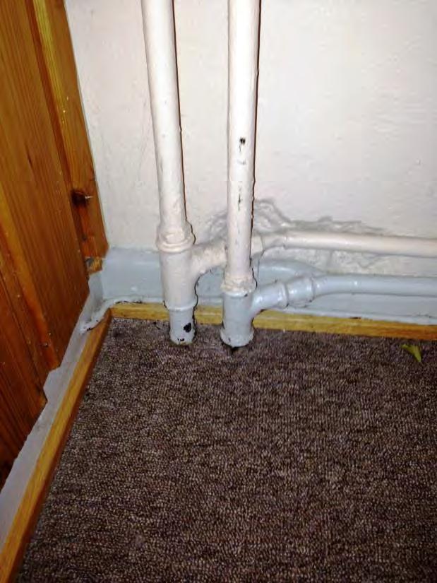 Figur 3: Rørgjennomføringer fra radiatorer kan inneholde asbestholdige