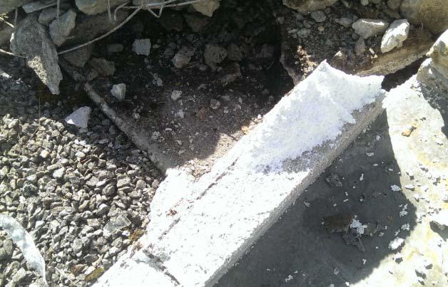 Figur 27 Isopor som sitter fast i betong (foto: