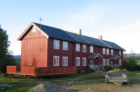 Det kan ligge bake den noe uvanlige hustypen i Snåsa-sammenheng. Siden registreringen i 1982 er huset påbygd én etasje og bislaget er utbygd. Det er vanskelig å kjenne igjen den opprinnelige stua.