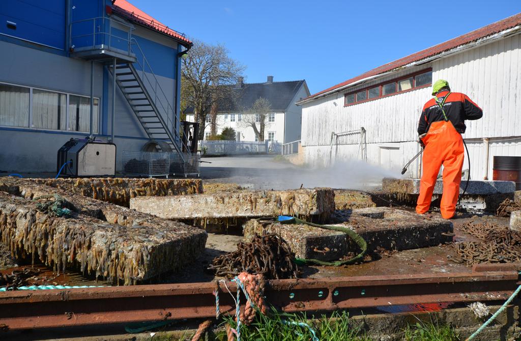 Spennende og utfordrende krav og løsninger Rengjøringsløsning i forhold til renholdsplan i Havbruk, Laks- og fiskeoppdrett Myndigheten har pålagt oppdrettsnæringen strenge krav til renhold,