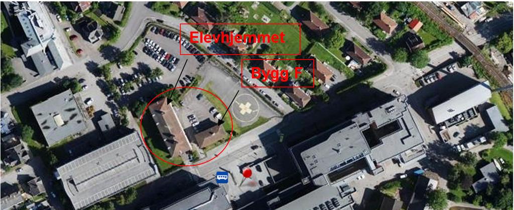 Figur 1 Oversiktsbilde over de miljøkartlagte byggene Elevhjemmet og Bygg F 1.1 Om bygningene 1.1.1 Elevhjemmet Bygget (se Figur 2) ble oppført i 1922 i tre etasjer med kjeller og loft.