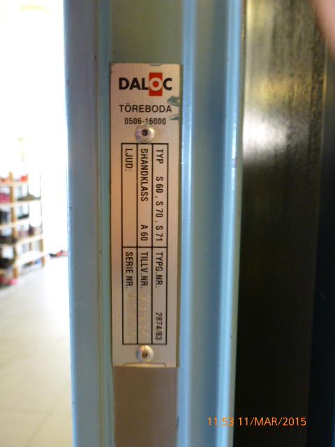 OPPDRAG 7 - Ny dør til trapperom A107 - Montering av adgangssystem med kortleser og låskasse. - Ytterdør 2- fløyet m/glass i dør og sidefelt. Størrelse 160x210cm. ALU lakkert brun.