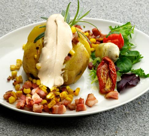 Fyll poteten og ha på kesamdipp. Serveres gjerne sammen med en frisk salat. Gode salater med ferdig ternet ost. Så enkelt. Så godt!