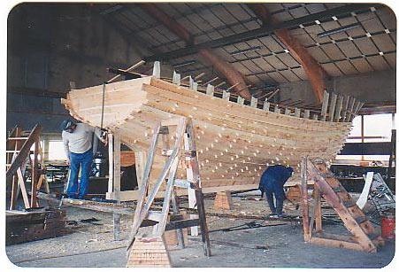 den første trebåten bygd med kravellteknikk som de på dialekten kalte klavertbåt. Det var byggenr. 174, klavertbåt, dekket sjark. Motor Volvo Bolinder, 60hk som ble levert til Sveggesundet.