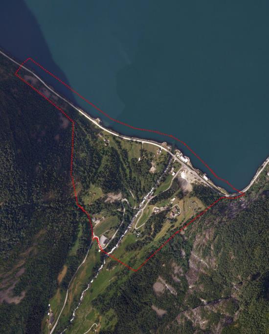 2 Planområdet Beliggenheit og avgrensing Planområdet ligg ved Sognefjorden, om lag 5 min køyring vestover langs fjorden frå kommunesenteret på Lærdalsøyri.