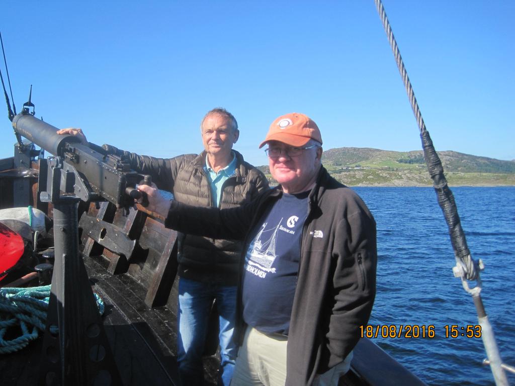 Juni. Søndag 5. Juni gikk seilasen inn i Gandsfjord/Riskafjordområdet for å delta i «Riskadagene». Besetning: Torkjel (skipper), Aasmund (maskinist), Kjell og Erik. Kl.