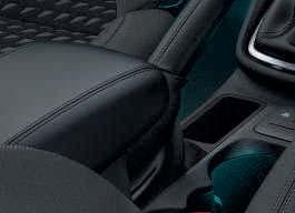 berøringsskjerm, Ford SYNC 3, USB-kontakt og 6 høyttalere Cruisekontroll med justerbar fartsbegrenser Auto-dimmende bakspeil LED stemningsbelysning Automatisk klimaanlegg