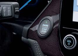 inkludert Ford SYNC 3 med talestyring og 8 berøringsskjerm, USB-kontakt og 7 høyttalere Cruisekontroll med justerbar fartsbegrenser Automatisk