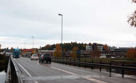 Vestfra er det først ved Glåmbrua en får et inntrykk av å nærme